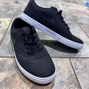 Size 9 Men’s Nike Shoes